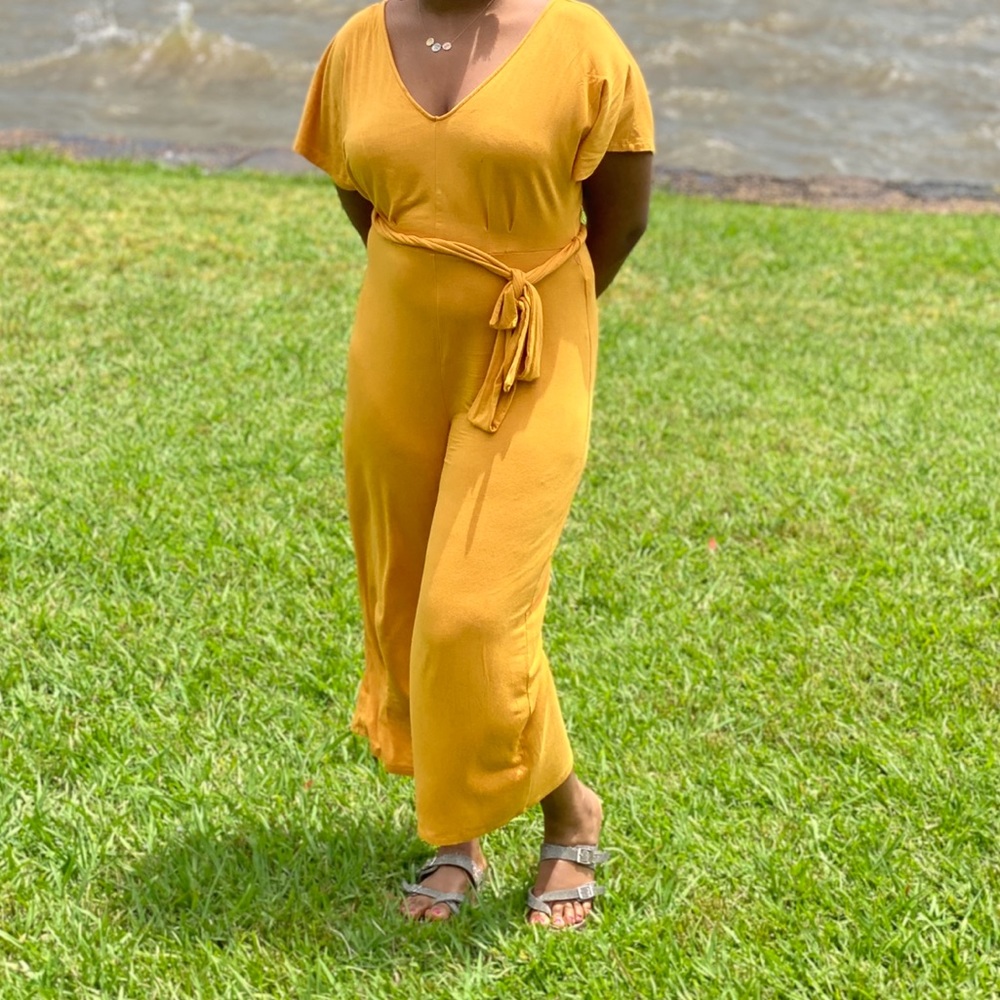 flowy, comfy jumpsuit 💛